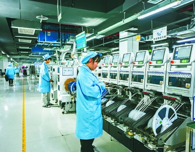 弘鑫云創(chuàng)通過自主研發(fā)的工業(yè)互聯(lián)網(wǎng)平臺(tái)對(duì)設(shè)備